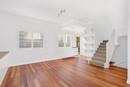 Stylish 4-Bedroom Townhouse in Maroubra - Photo 3