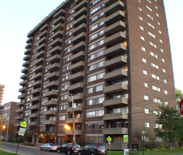 Penthouse 3 chambres à louer Côte-Saint-Luc à 5500 MacDonald - Photo 1