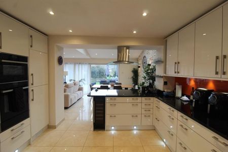 6 bedroom semi-detached house to rent - Photo 5