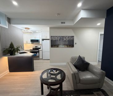 For Lease - 7 SUTTONRAIL Way, Whitchurch-Stouffville, Ontario - Photo 1