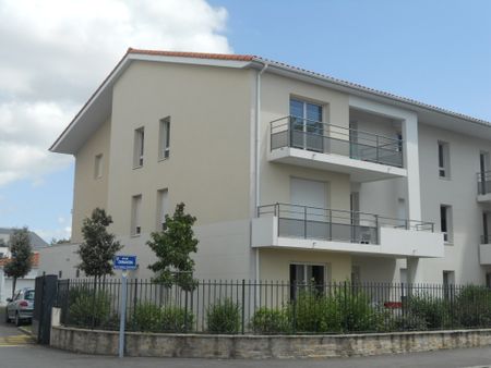 Location Appartement 2 pièces 45m² ST SEBASTIEN SUR LOIRE 44230 - Photo 4