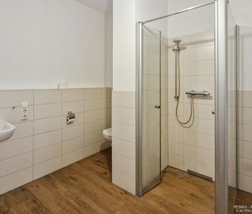 Tolle Dachgeschosswohnung mit Loggia und Einbauküche - Foto 3