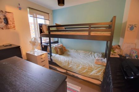 Himalayan Way, Watford - Photo 3