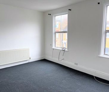 3 bedroom flat to rent - Photo 3