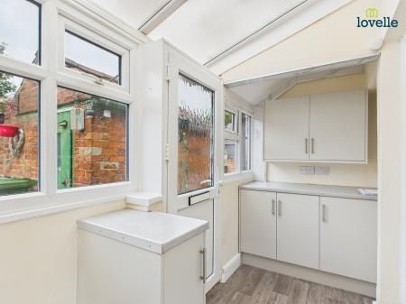 2 bedroom Terraced House To Let - Photo 3