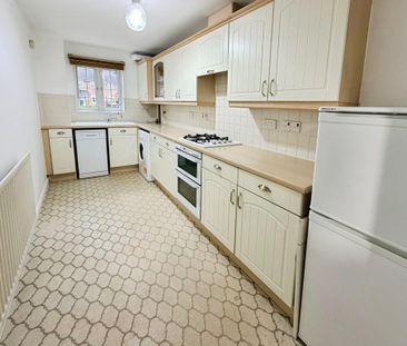 2 bedroom ground floor flat to rent - Photo 2