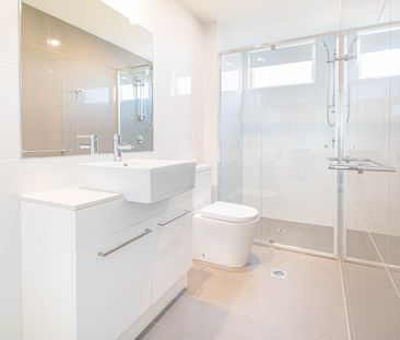 Fully Air Conditioned Apartment - Walk to Toowong Village - Photo 5