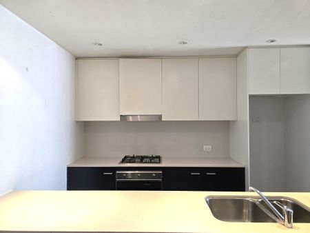 SPACIOUS & CONVENIENT TWO BEDROOMS APARTMENT + ONE STUDY ROOM - Photo 3