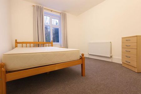 3 bedroom flat to rent - Photo 5