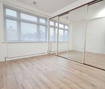 Carlton Road, Gidea Park, Essex, RM2 - Photo 4