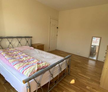 4 bedroom semi-detached house to rent - Photo 3