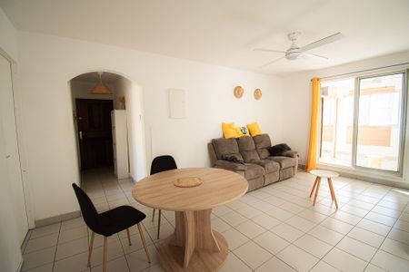 Location Appartement 4 pièces 82m² ST DENIS 97400 - Photo 2