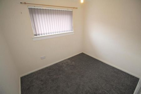 3 bedroom flat to rent - Photo 4
