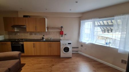 2 bedroom flat to rent - Photo 4
