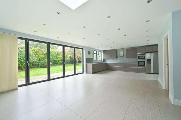 Oak Tree Drive, Totteridge, N20 - Photo 1