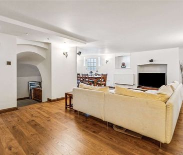 Spacious two bedroom apartment in the centre of Richmond - Photo 2