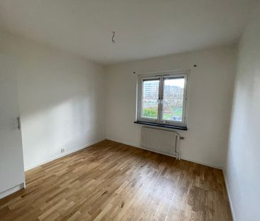 Heljestrandsgatan, Eskilstuna - Photo 3