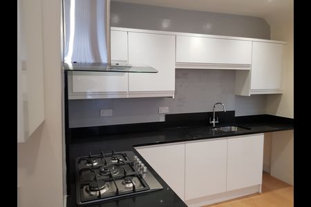 6 Bed Semi-Detached House, Salisbury Road, L15 - Photo 2