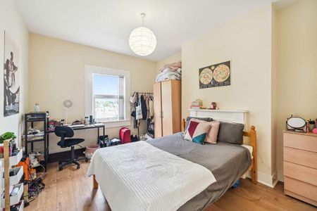 4 bedroom flat to rent - Photo 3