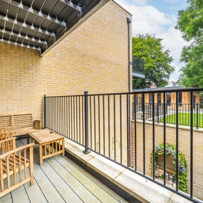 Gunnersbury Avenue, W5, London - Photo 1