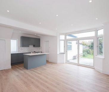 4 bedroom semi-detached house to rent - Photo 6