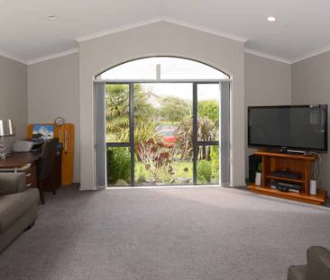 Space, location and excellent School zoning - Photo 3