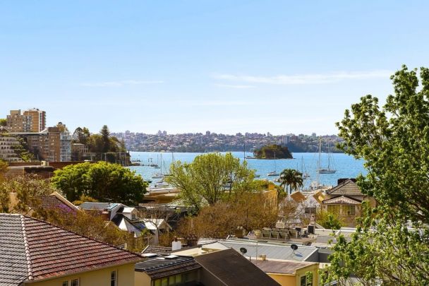 Art Deco Character and Contemporary Style in a Boutique Block of Seven - Photo 1