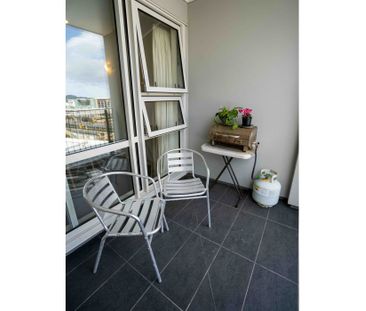 Superb 2 Bedroom Apartment in Thorndon - Photo 1