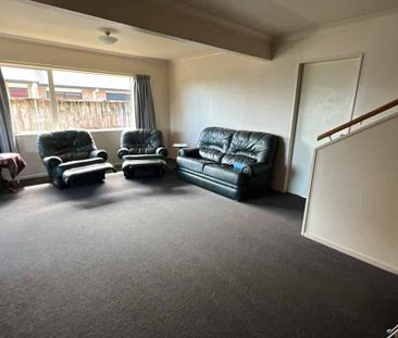 Spacious Two level Townhouse! - Photo 4