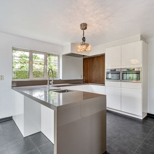 Rustig gelegen villa met 4 slaapkamers en volledige onderkeldering - Foto 1