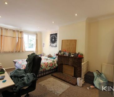 4 bedroom semi-detached house to rent - Photo 5