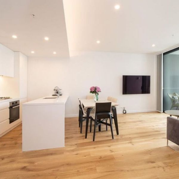 Modern and Spacious 1 Bedroom Apartment - Photo 1