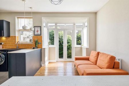 5 bedroom semi-detached house to rent - Photo 3