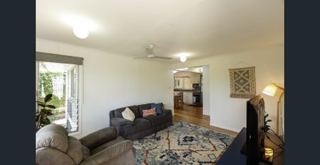 3 BEDROOM, 2 BATHROOM HOME - DOUBLE BAY SHED, SITUATED IN A CUL-DE-SAC! - Photo 2