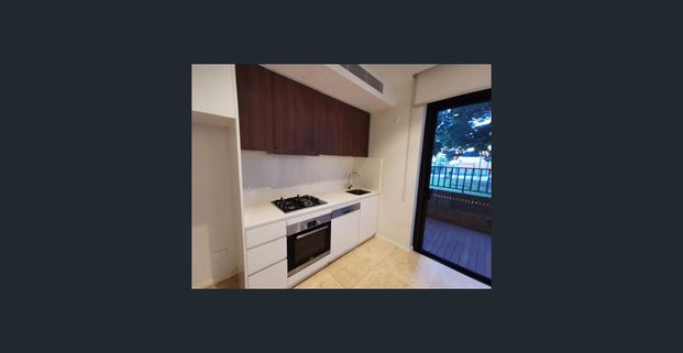 LUXURY ONE-BEDROOM LIVING IN THE HEART OF KENSINGTON - Photo 1