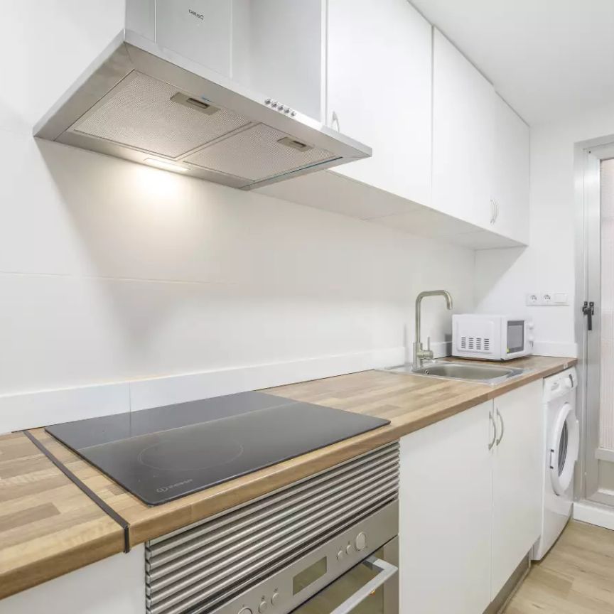 Room in a shared 5-bedroom apartment for rent in L'Amistat, ideal for professionals and students - Photo 1