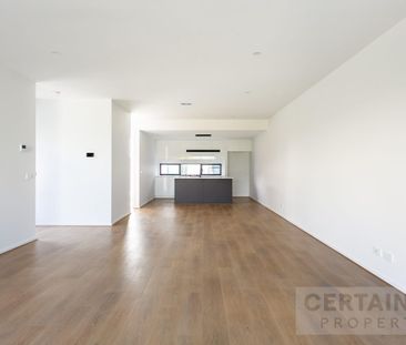 Modern 3 Bedroom Townhouse in Sydenham - Photo 6