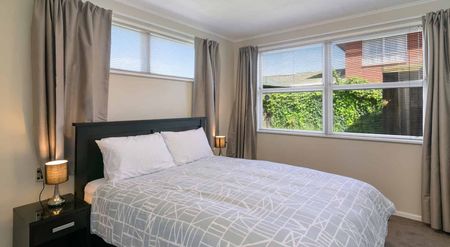 Fully Fenced 2 Bedroom Home in Quiet Location - Photo 2