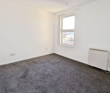 2 bedroom semi-detached house to rent - Photo 3