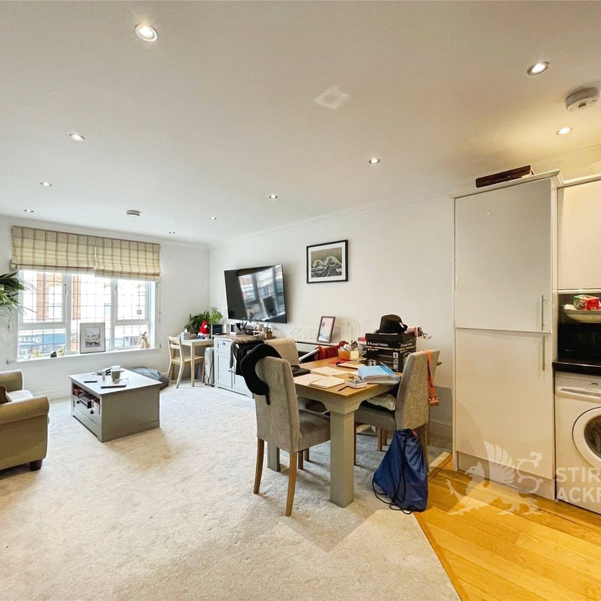 York Road, Weybridge, Surrey, KT13 9DT - Photo 1