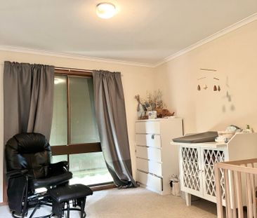 BIG FAMILY HOME IN BEAUTIFUL ELTHAM (Unfurnished) - Photo 4