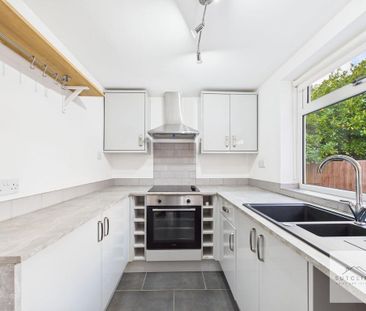 2 bedroom semi-detached house to rent - Photo 4