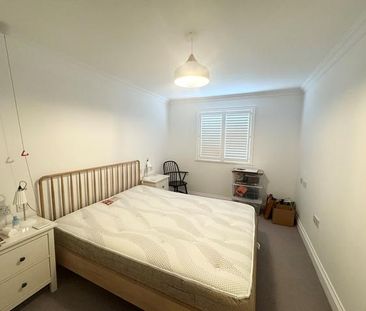 1 bedroom retirement property to rent - Photo 5