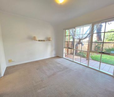 STREET FRONT 3 BEDROOM BEACHSIDE VILLA - Photo 3