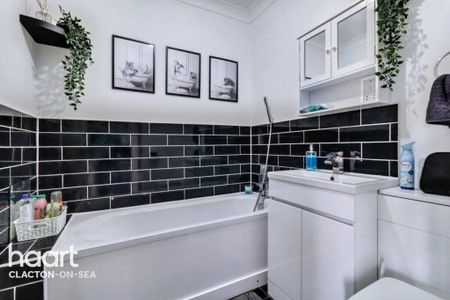 2 bedroom flat to rent - Photo 5