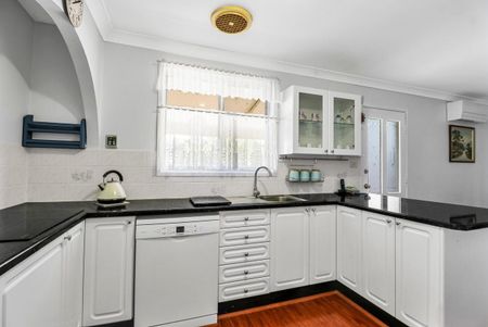 Charming 4-Bedroom Family Home in Werrington Downs - Photo 3