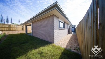 NEARLY BRAND NEW! SPACIOUS & MODERN house in Pimpama - Photo 2