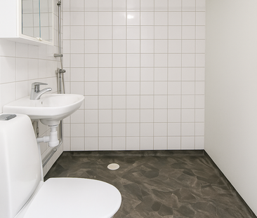 Välkommen till denna ljusa och välplanerade trerummare på 80 kvm, b... - Photo 1