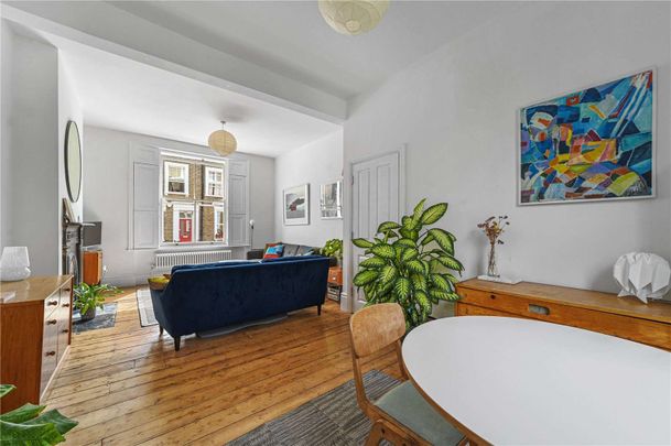 Stunning four bedroom period house in an excellent location close to London Fields. - Photo 1
