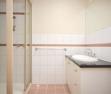 2/39 Horne Street, Elsternwick VIC 3185 - Townhouse For Rent | Domain - Photo 3